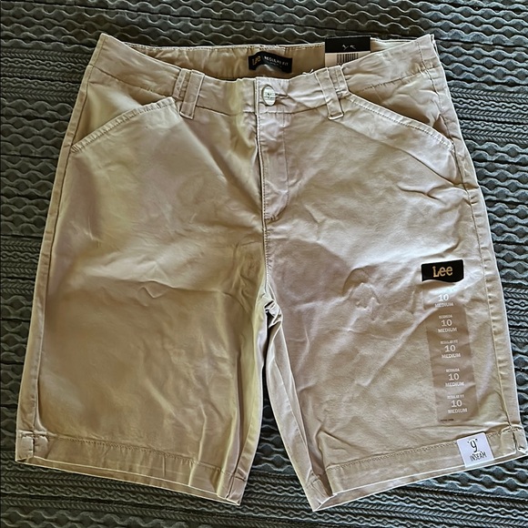 Lee Pants - Lee women’s Tan Shorts Refular Fit Mid Rise size 10 NWT